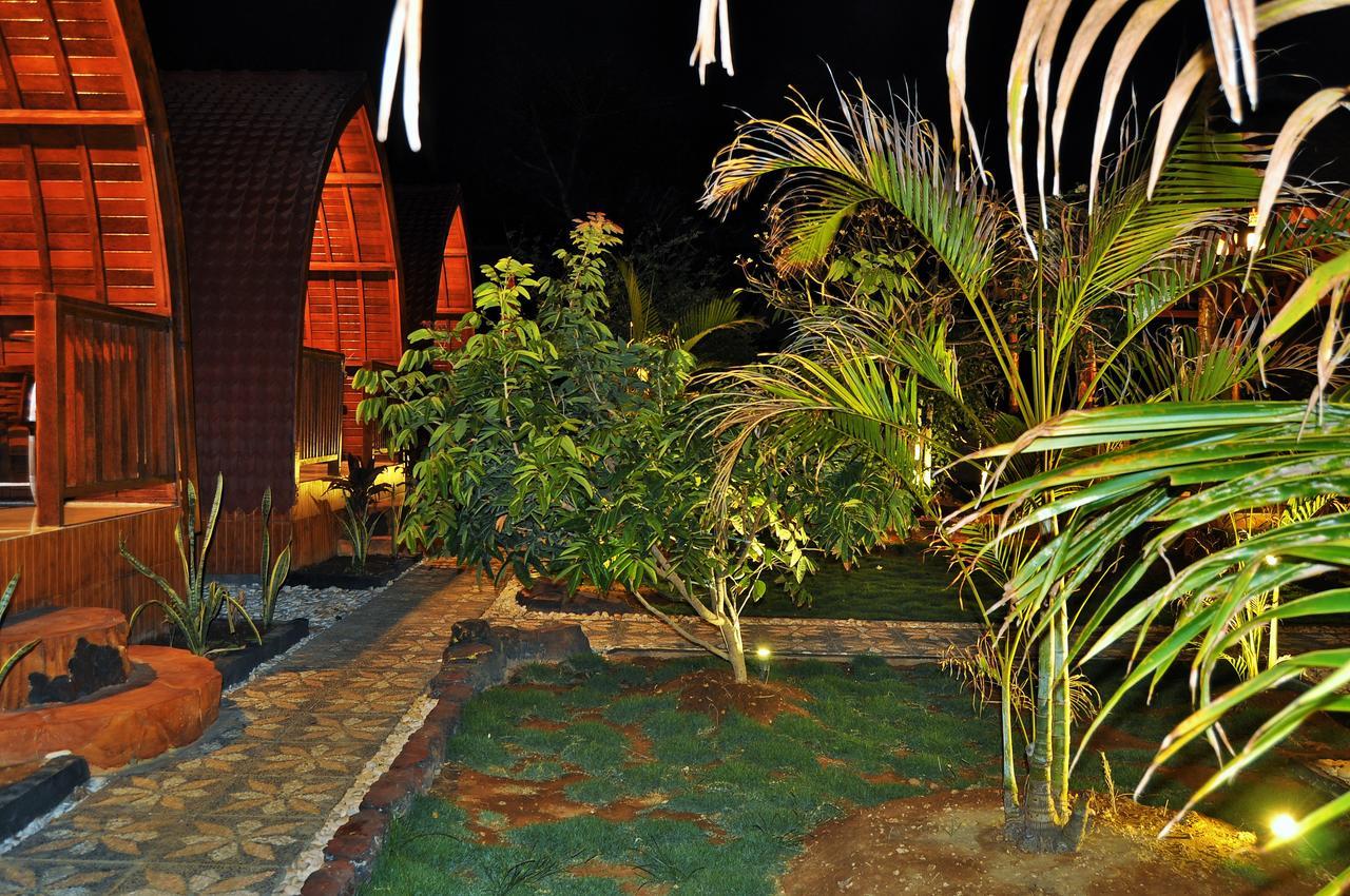 Setilas Bungalows Batununggul Exterior foto